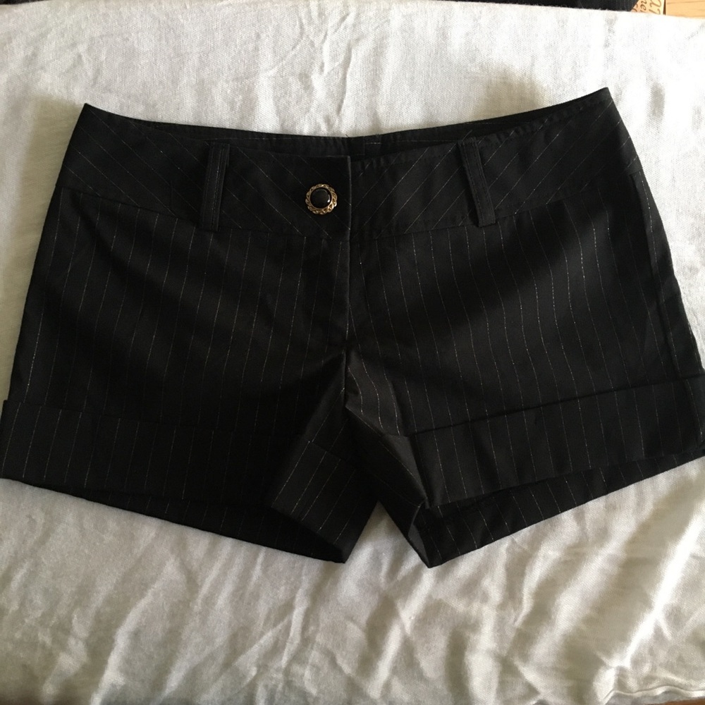 Black cuffed dressy shorts - small